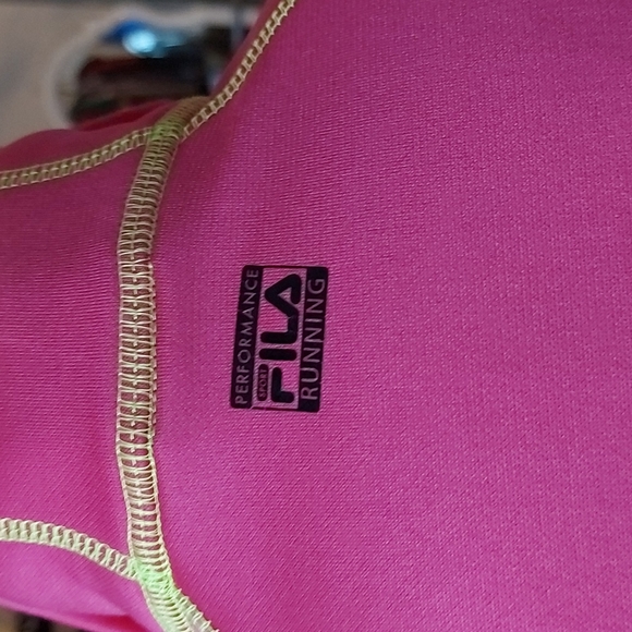 Fila Long Sleeve Active Wear Top in Excellent Condition. Colours are Vibrant! - Picture 6 of 7